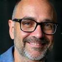 Avatar di un uomo con gli occhiali.